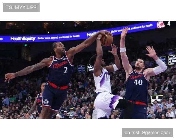 战报：快船客场险胜森林狼，伦纳德关键抢断助攻乔治完成锁定胜局的转换上篮